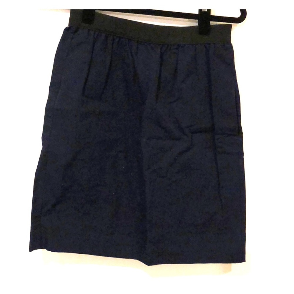 Classic dark blue skirt with pockets
